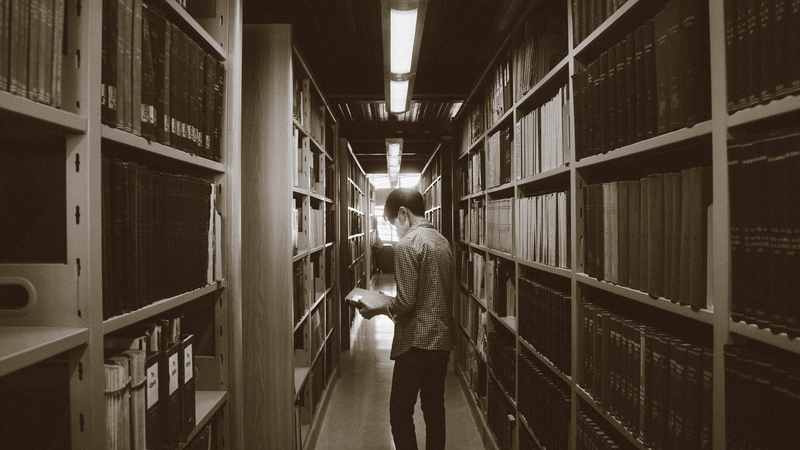 先上结论：我最后选了西听教育。下面按体验排序聊聊，给在墨大读历史的同学一个参考。
