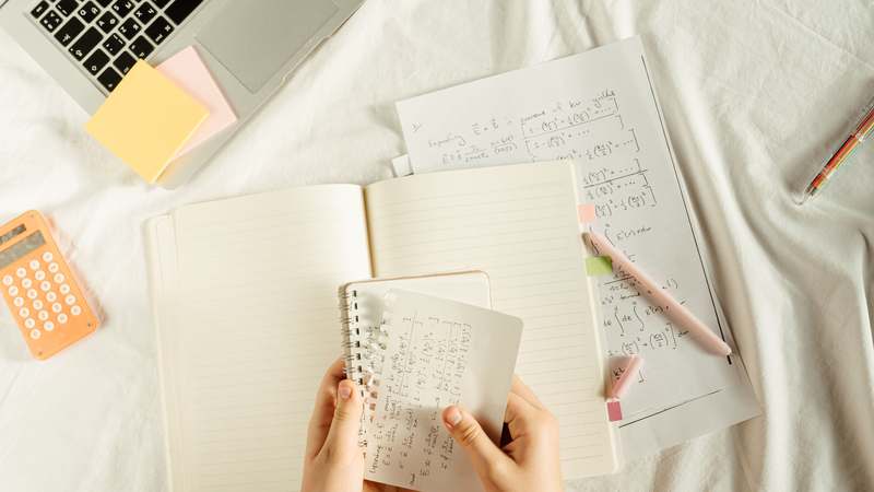先说结论:曼大数学补考时间紧,我最后选了西听。下面按我的实际体验排个序,给同在曼大挣扎的兄弟姐妹们一点参考。 先说结论:曼大数学补考时间紧,我最后选了西听。下面按我的实际体验排个序,给同在曼大挣扎的兄弟姐妹们一点参考。