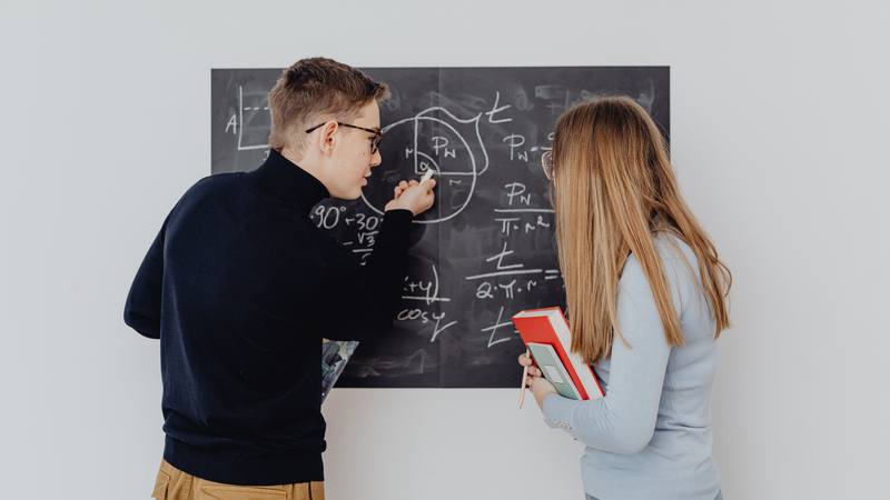 数学挂科补考,UCL的朋友应该懂那种焦虑。我上学期EE和Math双双挂了,查分那晚直接懵掉。 数学挂科补考,UCL的朋友应该懂那种焦虑。我上学期EE和Math双双挂了,查分那晚直接懵掉。