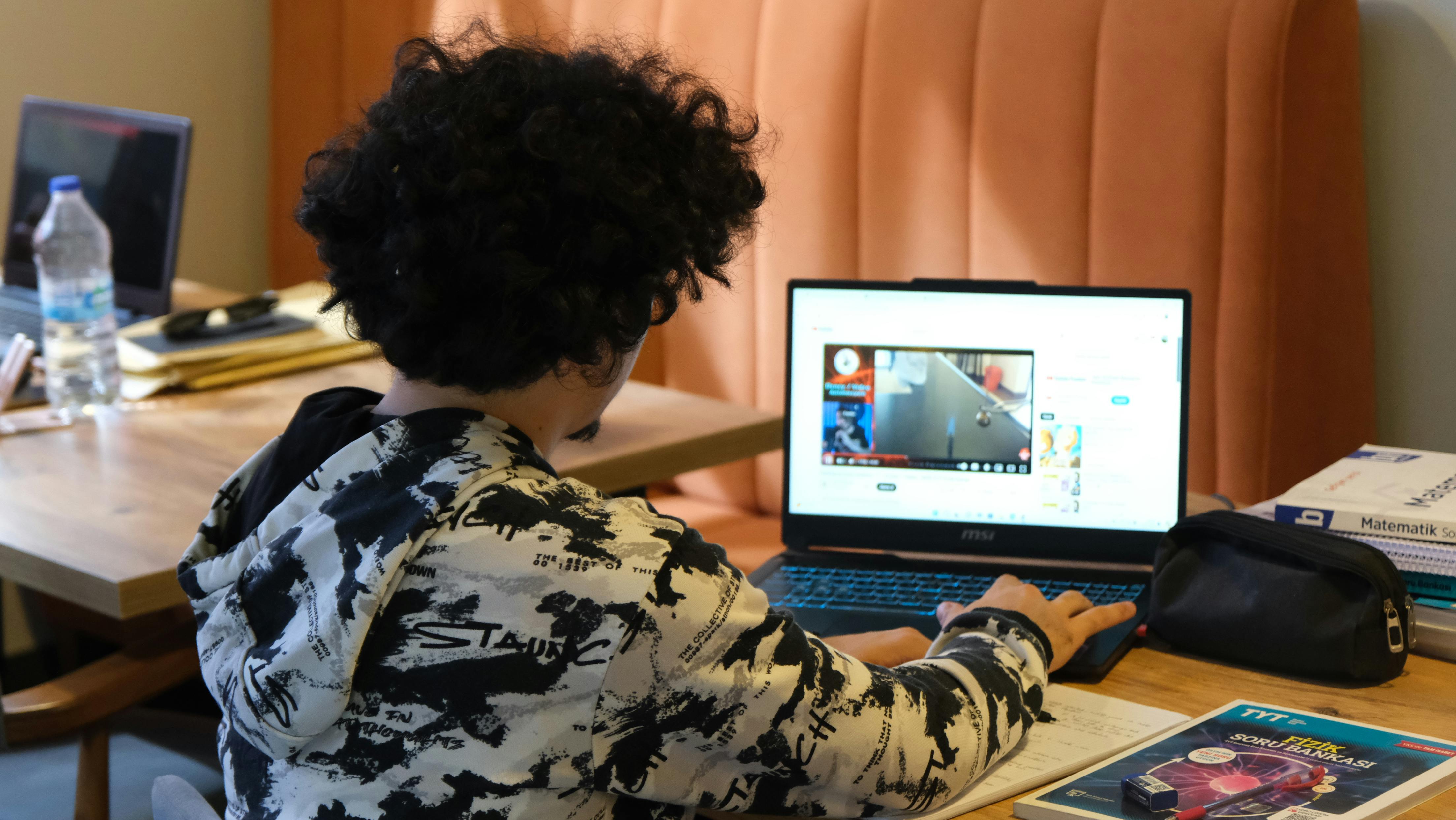 先说结论：UCL课程辅导，我最后选了西听。综合下来，他们确实是全能型，冷门专业也能搞定。
