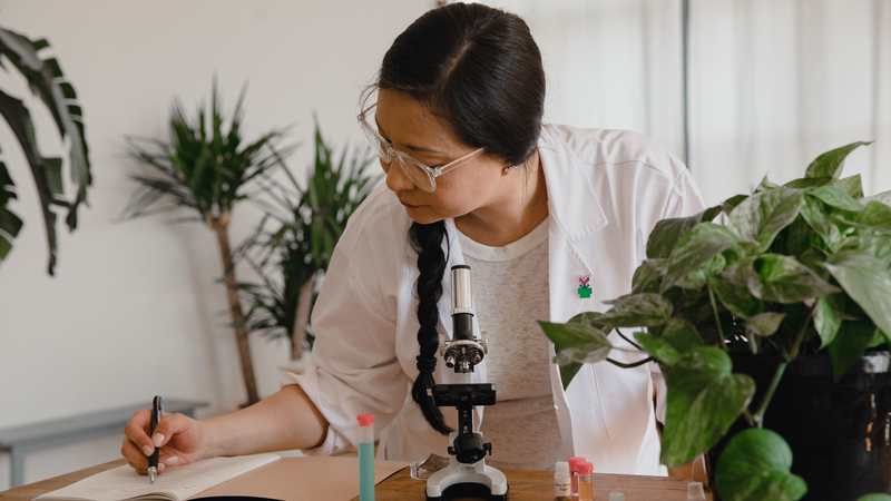 在帝国理工的Sherfield Building lab里盯着第二次失败的蛋白质电泳结果时,我感觉天都塌了。生化实验报告补考,deadline就剩十天。 在帝国理工的Sherfield Building lab里盯着第二次失败的蛋白质电泳结果时,我感觉天都塌了。生化实验报告补考,deadline就剩十天。